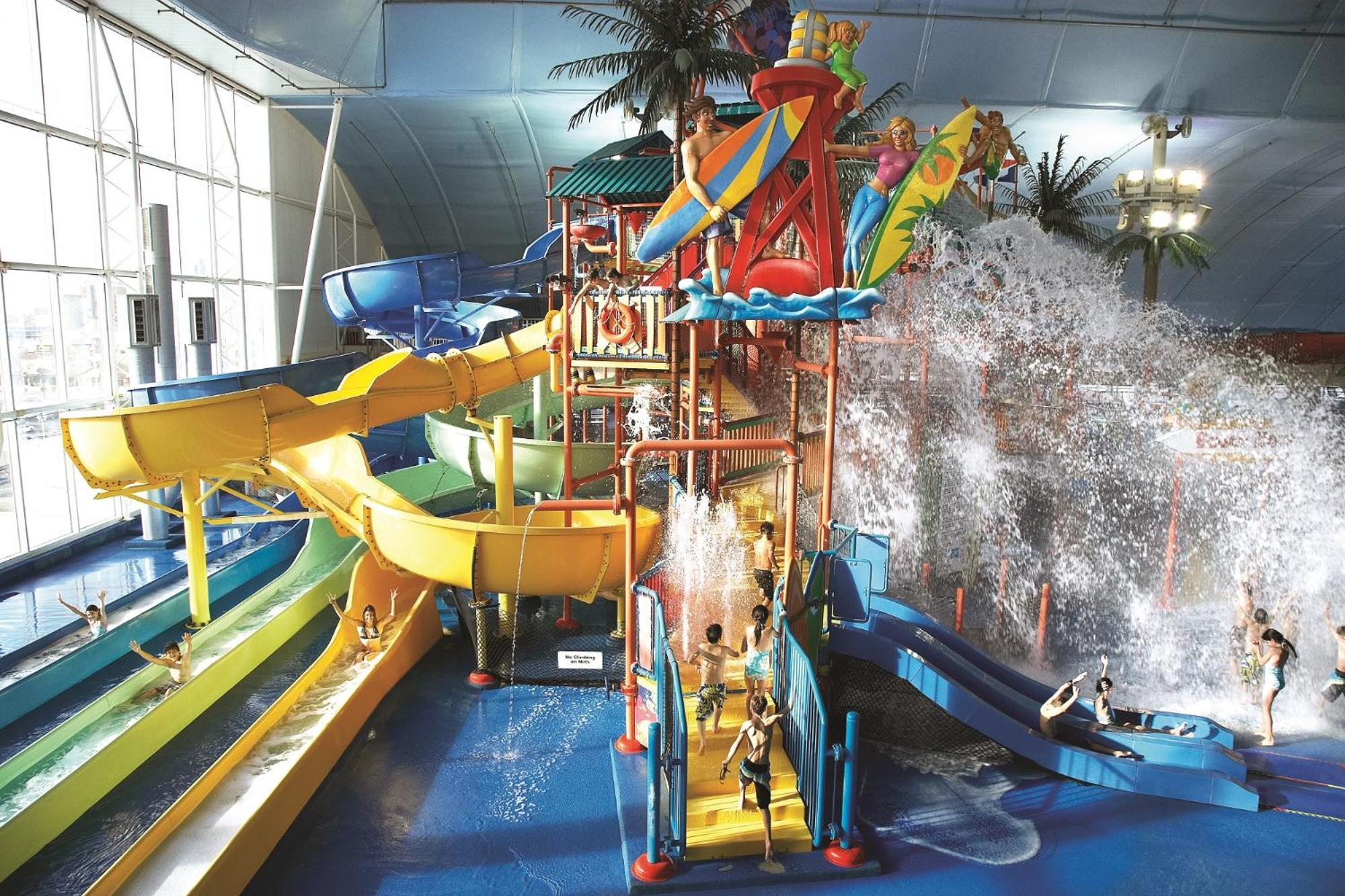 Hébergement Traditionnel avec 2 Lits Queen-Size et 4 Entrées pour le Parc Aquatique